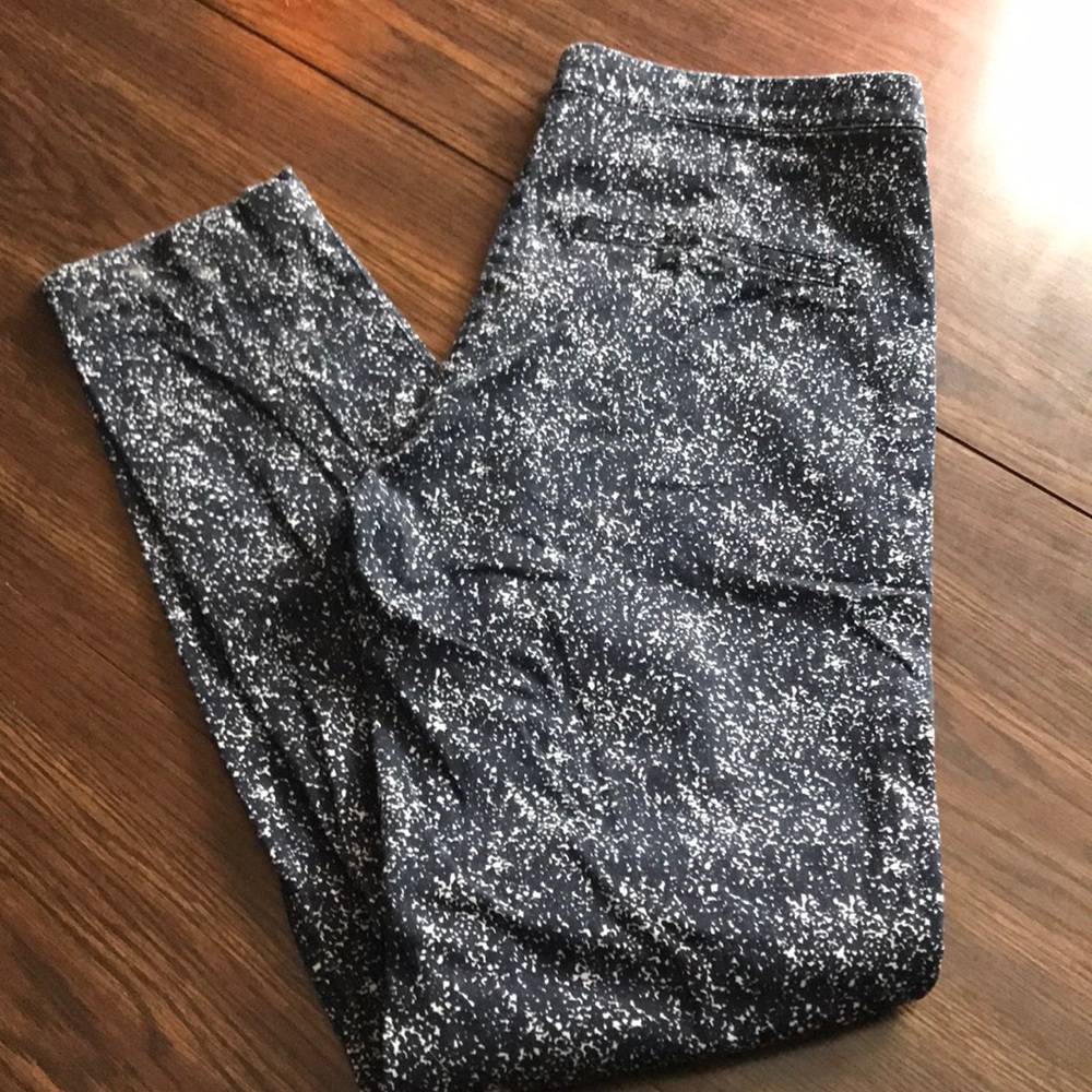 🦋3 for $10🦋 H&M Skinny speckled pants